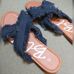 NWOT blue sandals size 9